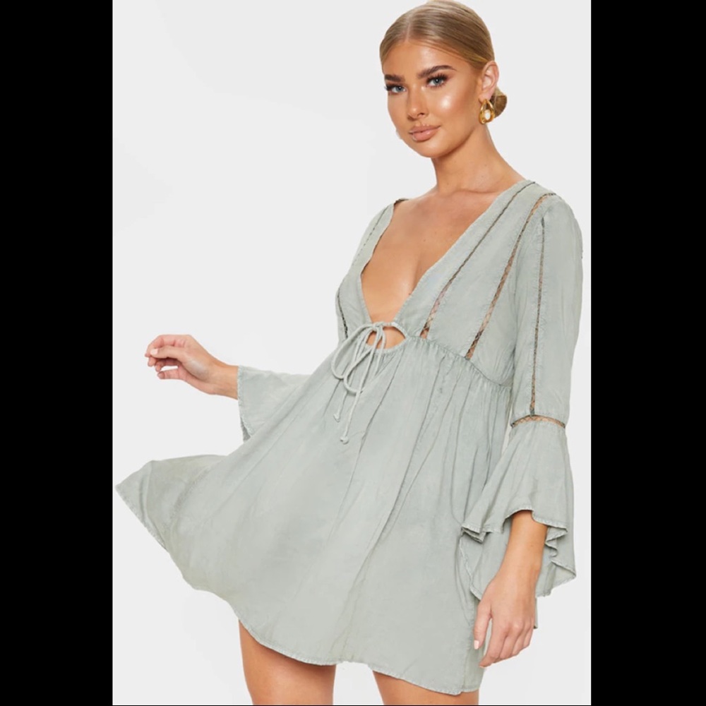 💚 PRETTYLITTLETHING PALE KHAKI TIE FRONT FRILL SLEEVE BEACH DRESS 💚